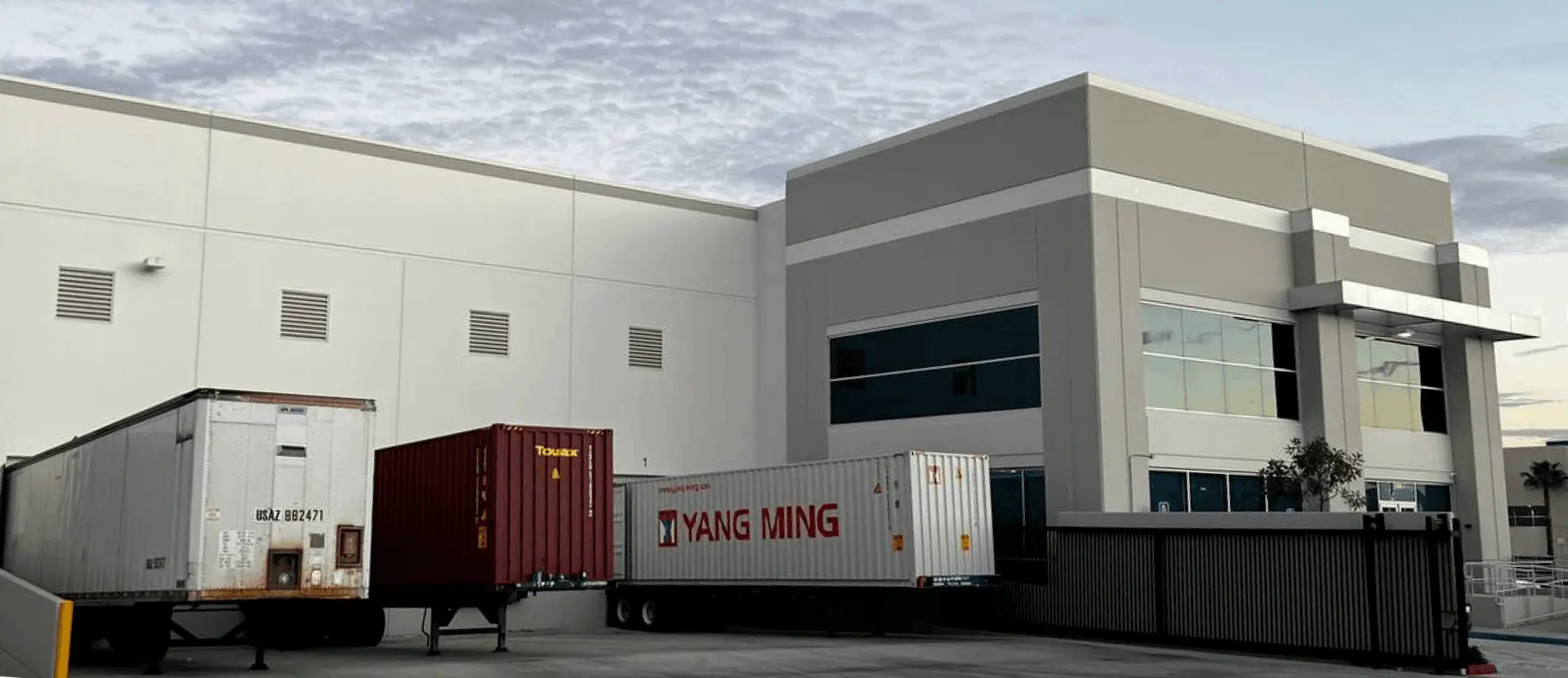 Inside the Honeybee fulfillment warehouse in Plano, Texas
